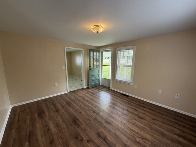 Building Photo - 530 Crescent Dr