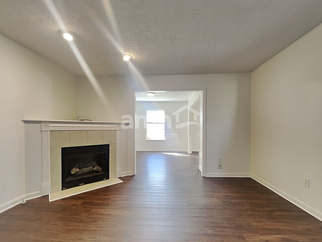 Foto del edificio - 2055 Whispering Wind Lane