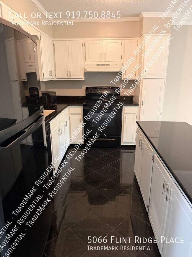 Foto del edificio - 5066 Flint Ridge Pl