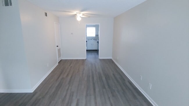 Building Photo - 404 8th Ave NE