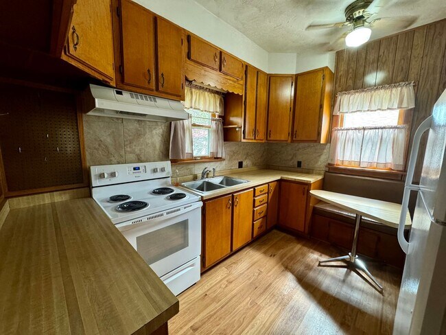 Foto del edificio - 3 bed 2 bath house in south central Lincoln.