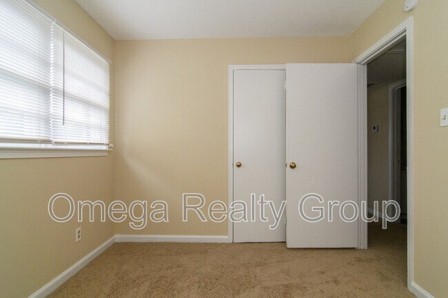 Building Photo - 117 Lee Cir
