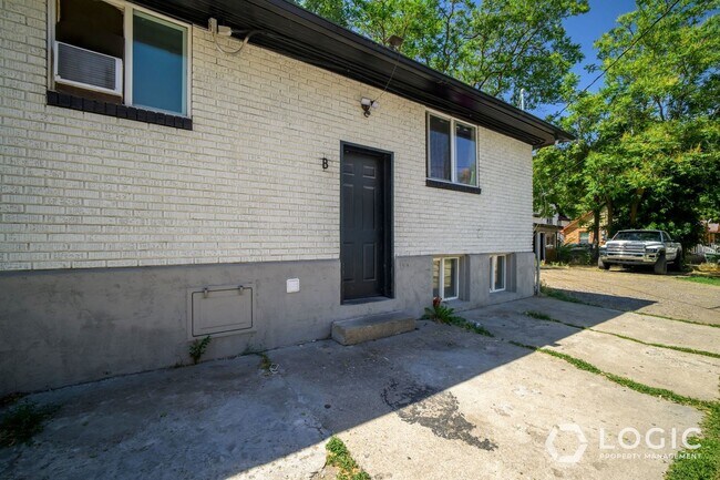 Foto del edificio - 2743 Liberty Ave