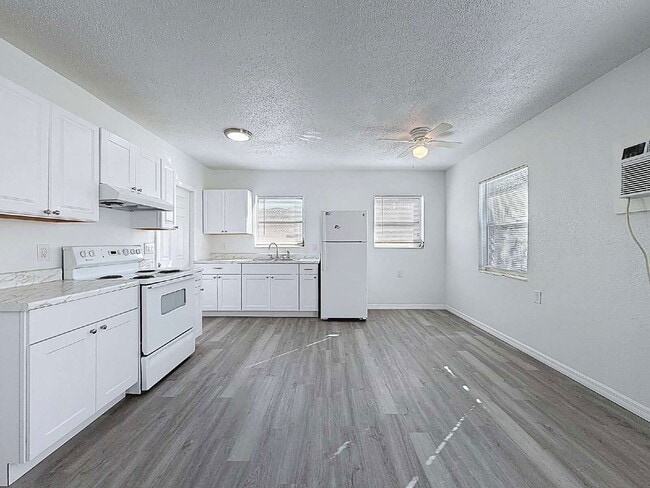 Foto del edificio - 650 East Harbor Dr S