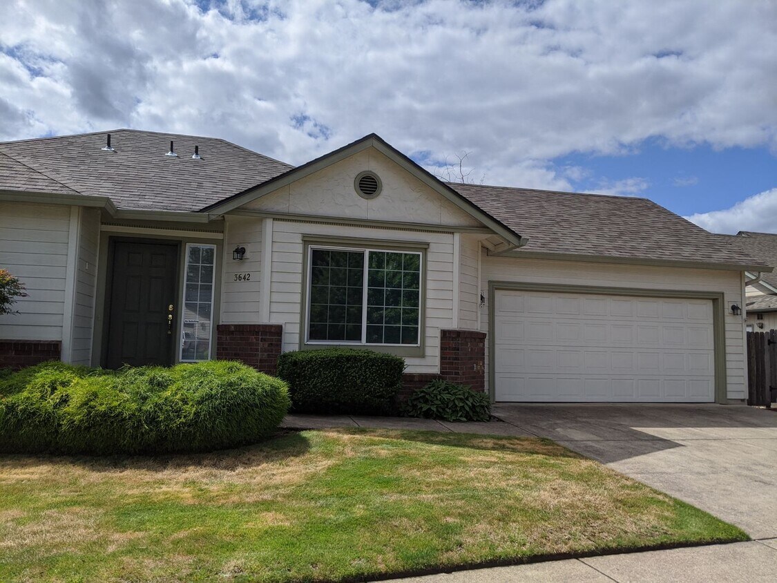 Primary Photo - 2 bed 2 bath duplex in Eugene