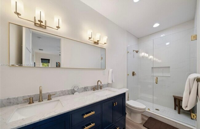 Baño principal - 2816 India Palm Dr