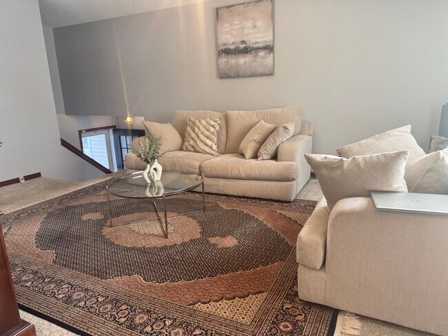 Foto del edificio - 4 Bed Single Family Backs up to Park