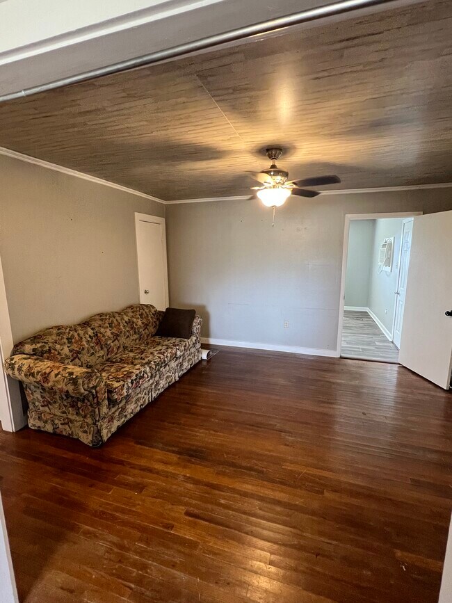 Foto del edificio - 2155 Glendale Rd