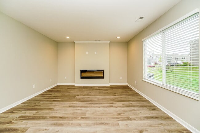 Building Photo - 7428 Willow Leaf Dr
