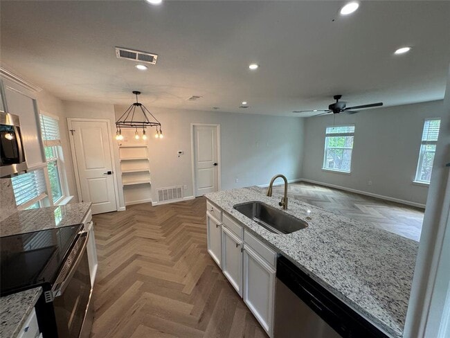 Foto del edificio - 1604 W 40th St