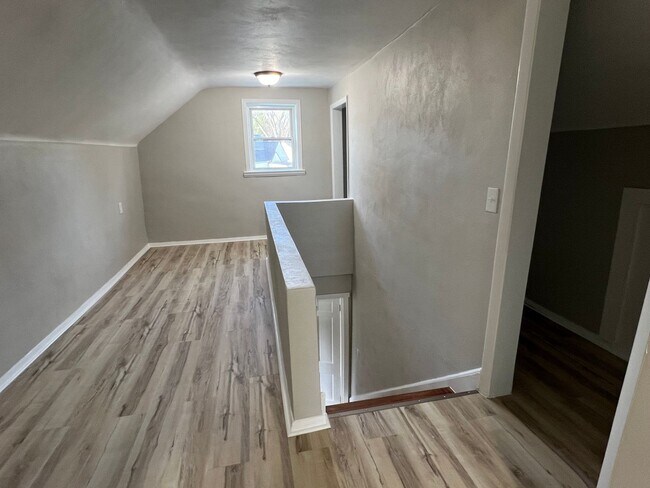 Foto del edificio - 3 bedrooms 1 bathroom house