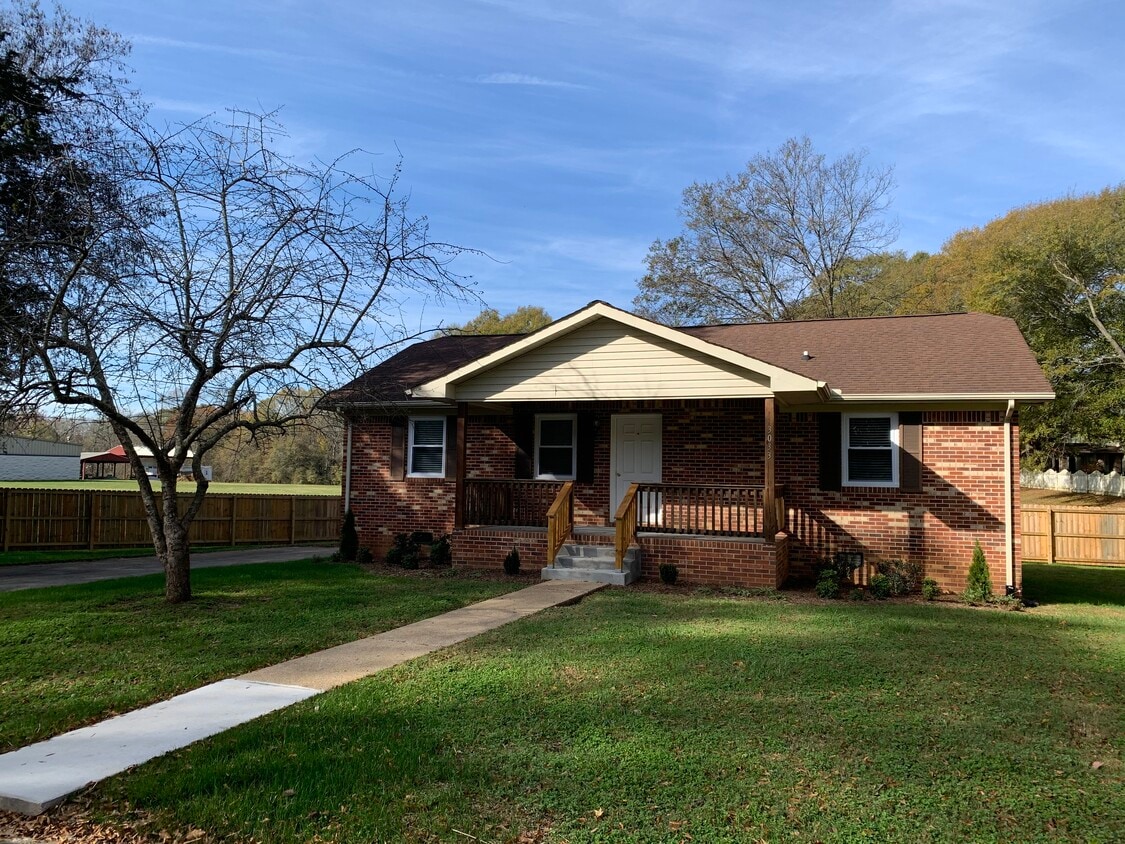 3033 Speicher Cir, Hixson, TN 37343 House Rental in Hixson, TN