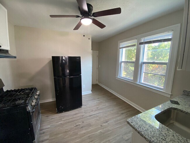 Foto del edificio - 4840-42 Saint Clair St