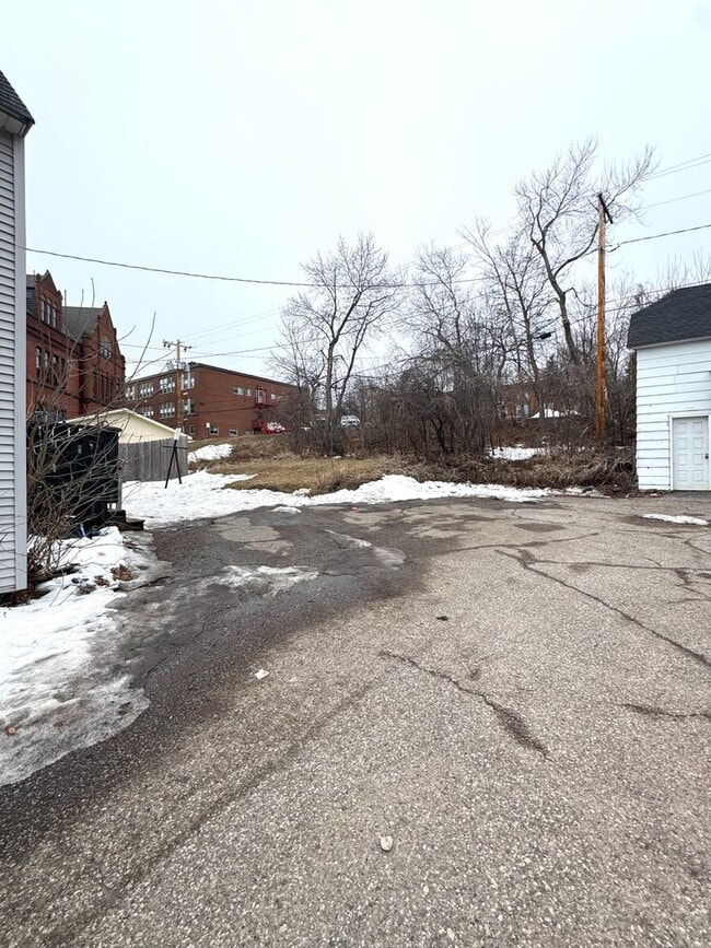 Building Photo - 1821 E 1st St