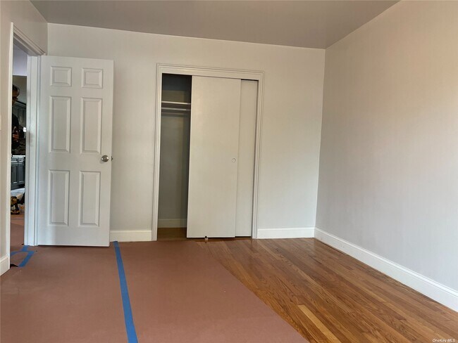 Foto del edificio - 215-10 Hillside Ave.