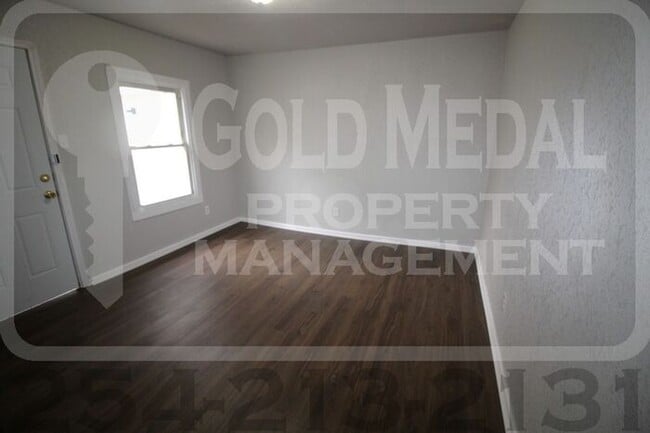 Building Photo - 711 W Avenue C