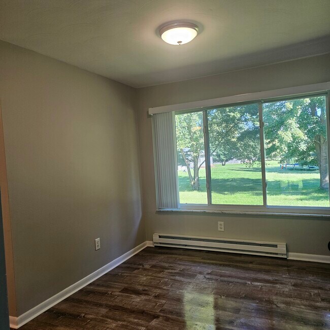 Building Photo - 2935 Spring Hill Dr