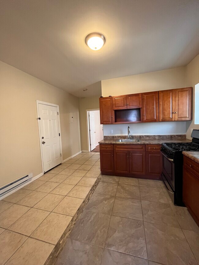 961 Grove St Unit 2L - 957 Grove St