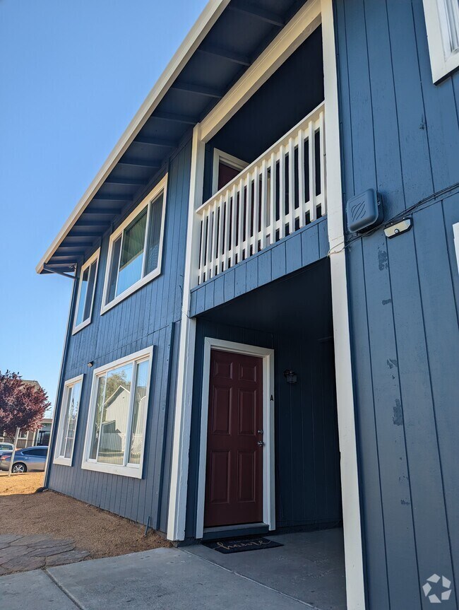 Arcade Oaks Vista Apartments under 2,000 North Highlands, CA 1