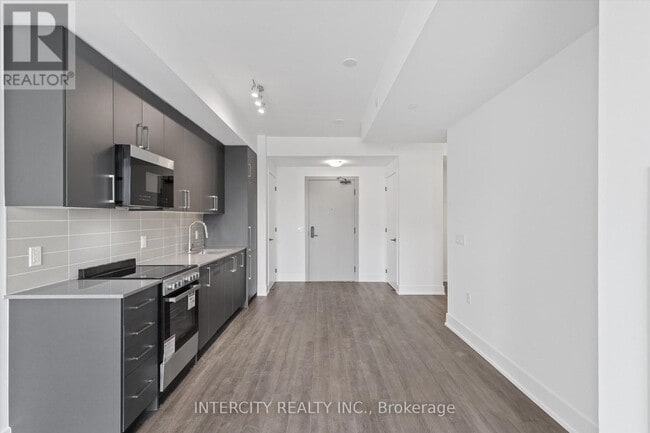 Building Photo - 2075-2075 King Rd
