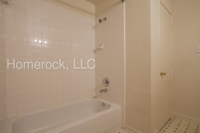 Building Photo - 4108 Waterproof Dr