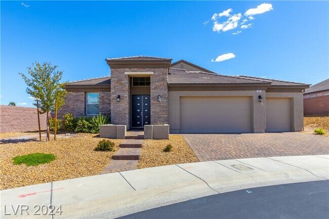 Building Photo - Elevated Desert Living with Strip & Mountain Views – Fully Furnished 6-Bedroom Retreat!