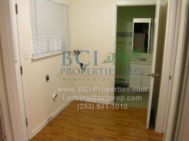 Building Photo - 7440 S Pine St