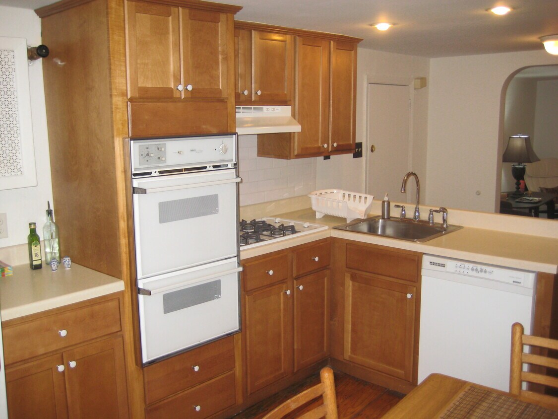 Primary Photo - 297 E 7th St