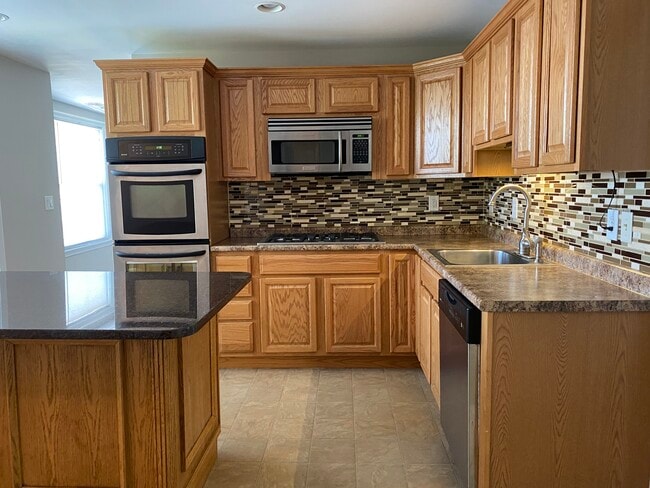 Kitchen - 99 Orleans St