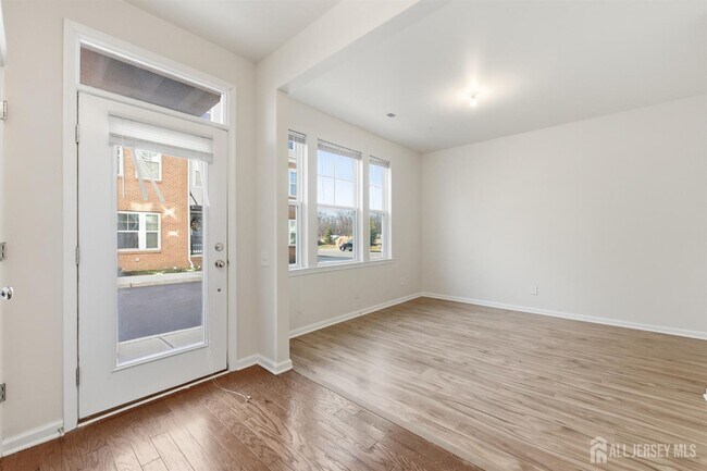 Building Photo - 6 Bond St