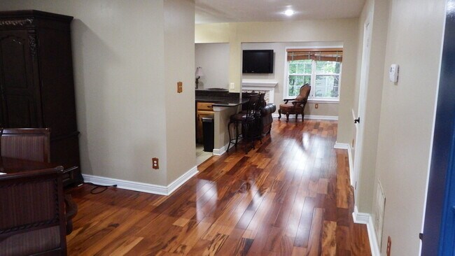 Building Photo - 6108 Old Landing Way