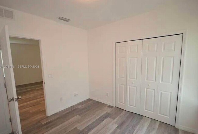 Foto del edificio - 2221 Carver Ave