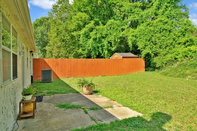 Building Photo - 1434 E Cedar Ln