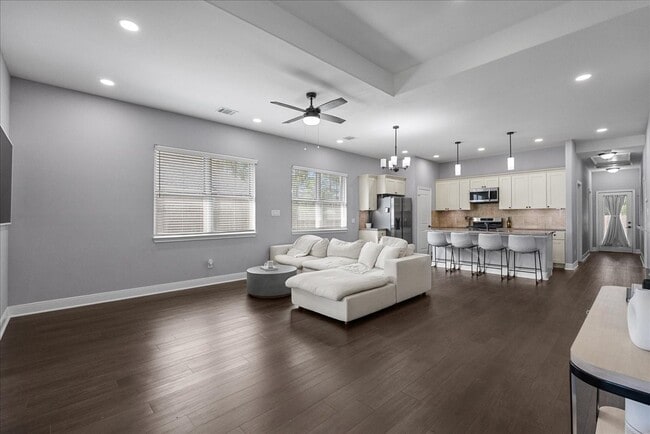 Building Photo - 20061 Torrey Pines Ln