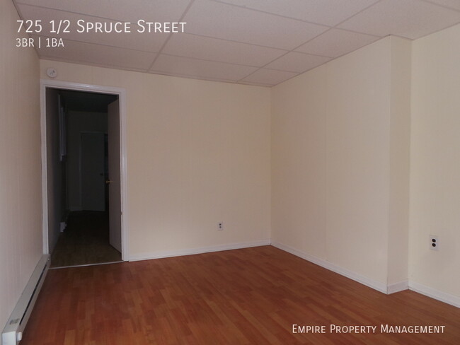 Building Photo - 3 Bedroom / 1 Bath House in Easton!