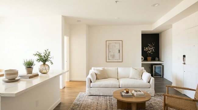 Interior Photo - 3400 Cahuenga Blvd Los Angeles, CA 90068