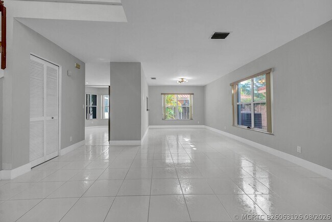 Foto del edificio - 10820 Buttonwood Lake Dr