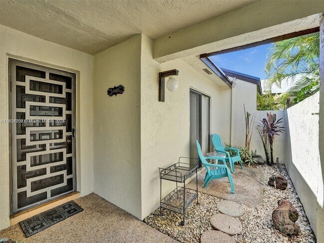 Building Photo - 8511 Casa Del Lago