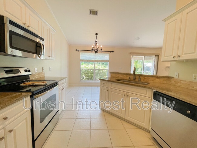 Building Photo - 4041 Broken Arrow Ct