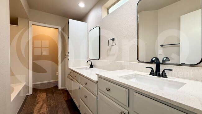 Building Photo - 5622 W Butler Dr