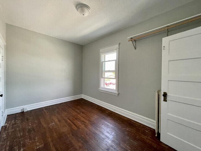Building Photo - 601 Belknap St