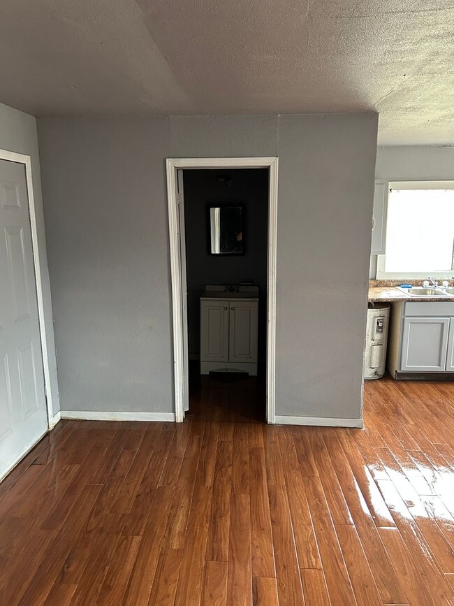 Building Photo - 6431 W Canal Blvd