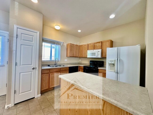 Building Photo - 7932 Sandy Springs Point