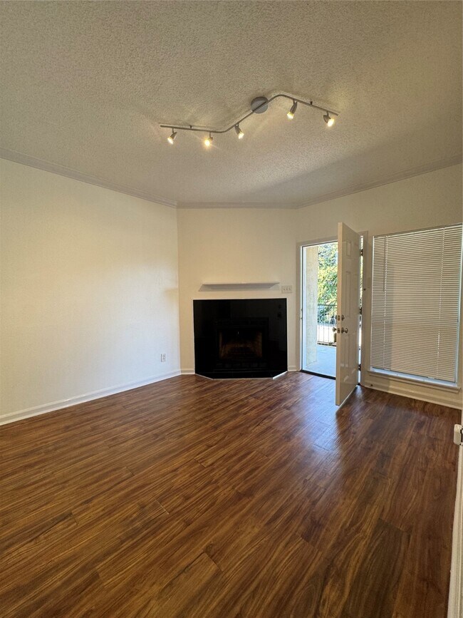 Building Photo - 921 Marine Dr