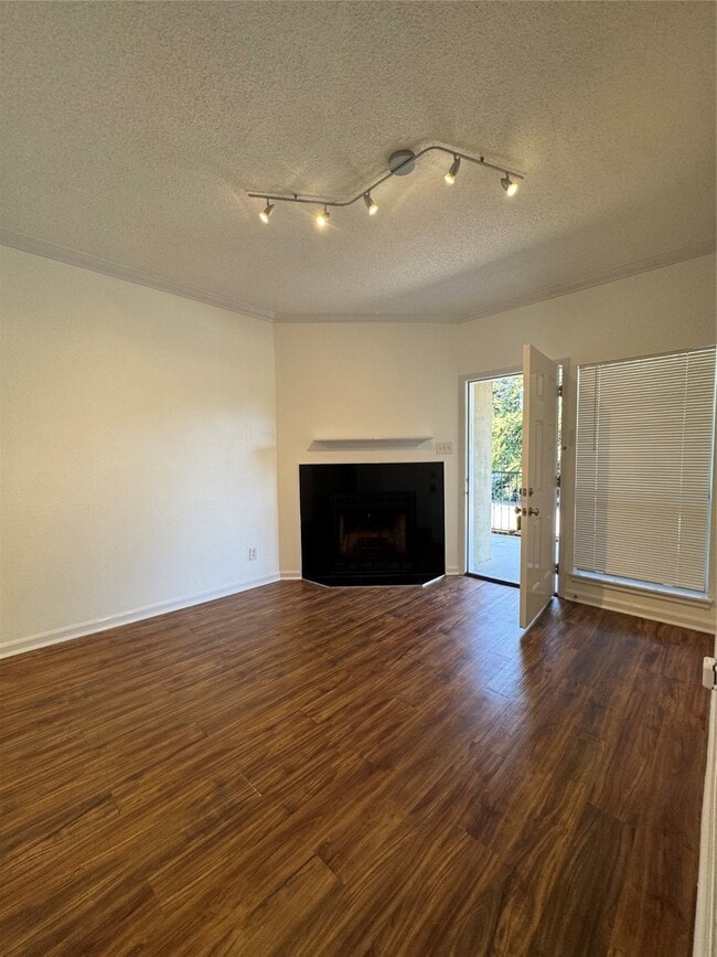 Building Photo - 921 Marine Dr