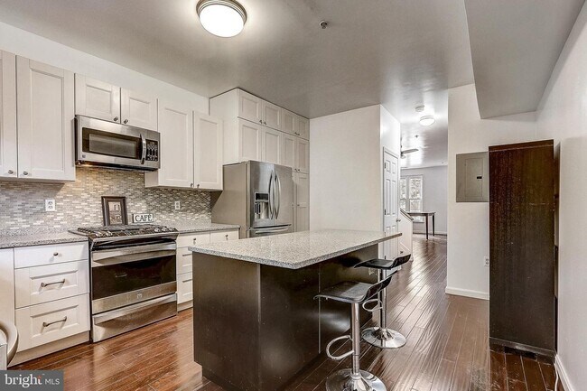 Kitchen - 135 W Hamburg St