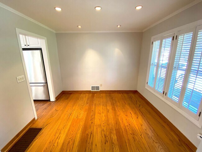Building Photo - Beautiful 3 Bed + 2 Bath Los Altos Home - ...