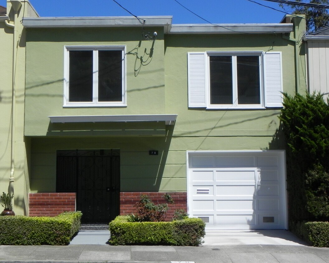 Foto principal - 70 Stanford Heights Ave