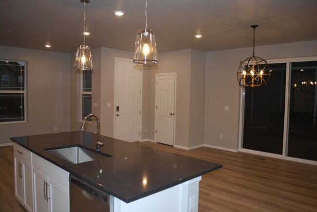 Building Photo - 472 Brailsford St