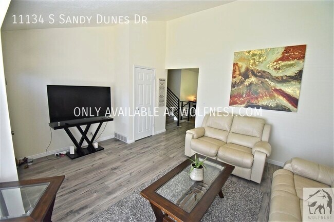 Foto del edificio - Stunning 4 Bedroom Sandy Home! No Deposit ...